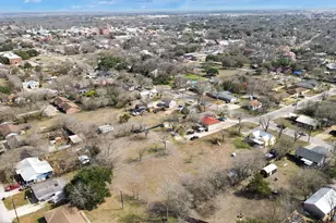 703 Bois D'Arc St, Lockhart, TX 78644 - Photo 32