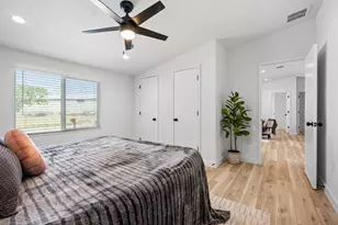 404 E Pecan St, Taylor, TX 76574 - Photo 10