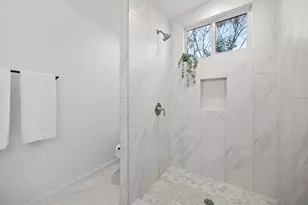 404 E Pecan St, Taylor, TX 76574 - Photo 12