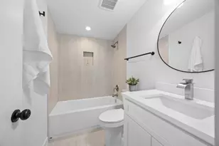 404 E Pecan St, Taylor, TX 76574 - Photo 14