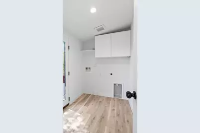 404 E Pecan Street, Taylor, TX 76574 - Photo 16