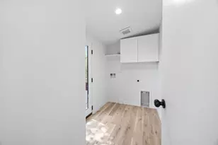 404 E Pecan St, Taylor, TX 76574 - Photo 16