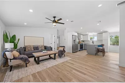 404 E Pecan Street, Taylor, TX 76574 - Photo 2