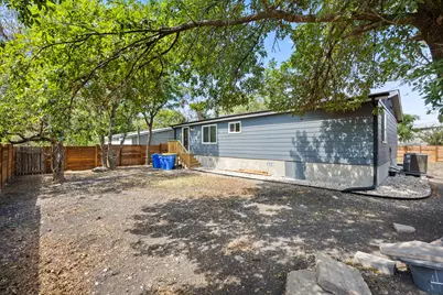 404 E Pecan Street, Taylor, TX 76574 - Photo 18
