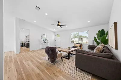 404 E Pecan Street, Taylor, TX 76574 - Photo 4