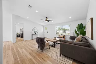 404 E Pecan St, Taylor, TX 76574 - Photo 4