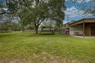 500 W Austin St, Luling, TX 78648 - Photo 30