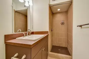 800 Leonard St, Austin, TX 78705 - Photo 20