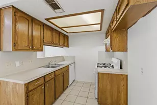 2711 Sunny Ln, Taylor, TX 76574 - Photo 6