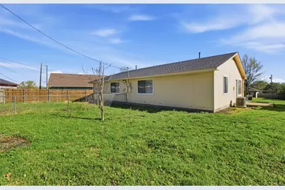 2711 Sunny Lane, Taylor, TX 76574 - Photo 16