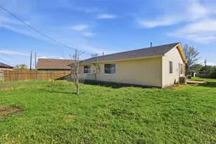 2711 Sunny Ln, Taylor, TX 76574 - Photo 16