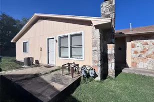 2711 Sunny Ln, Taylor, TX 76574 - Photo 6