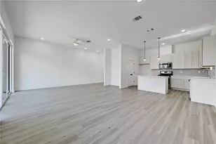 2305 Century Tree Cv, Austin, TX 78723 - Photo 4