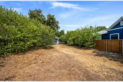 1906 E 2nd Street, Austin, TX 78702 - Photo 32
