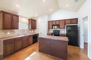 120 Lost Oaks Ct, Liberty Hill, TX 78642 - Photo 4