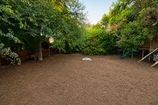 1214 Deloney St, Austin, TX 78721 - Photo 34
