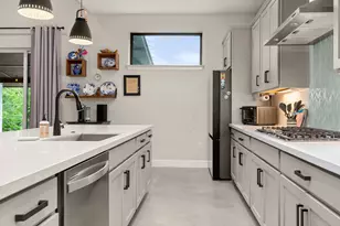 1214 Deloney St, Austin, TX 78721 - Photo 10