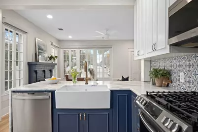 807 W 30th Street, Austin, TX 78705 - Photo 16