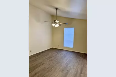 2807-D Parker Ln Lane, Austin, TX 78741 - Photo 4