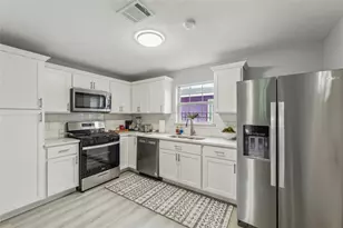 2105 E 17th St, Austin, TX 78702 - Photo 16