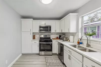 2105 E 17th Street, Austin, TX 78702 - Photo 14