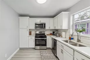 2105 E 17th St, Austin, TX 78702 - Photo 14