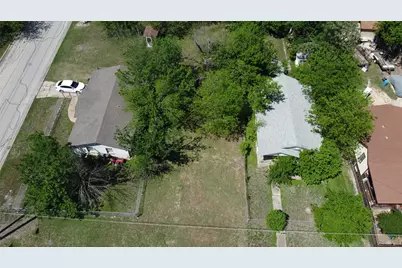 408 Symes Street, Taylor, TX 76574 - Photo 2