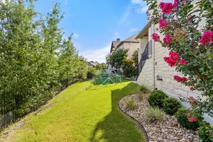 413 Sitlington Ln, Austin, TX 78738 - Photo 8