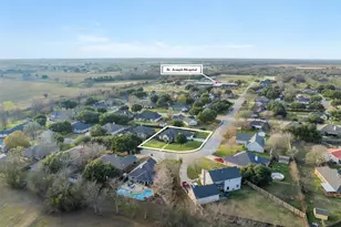 813 Woodson Dr, Caldwell, TX 77836 - Photo 2