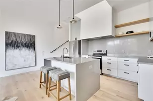 1118 W 7th St, Austin, TX 78703 - Photo 2