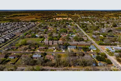 411 Persimmon Street, Bastrop, TX 78602 - Photo 10