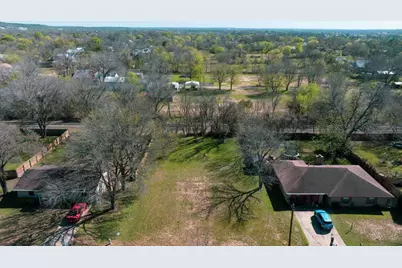 411 Persimmon Street, Bastrop, TX 78602 - Photo 2