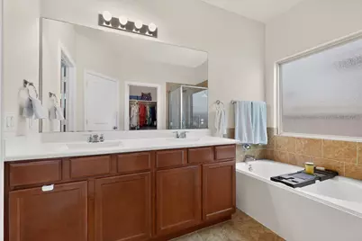 6901 Vail Ridge Street, Austin, TX 78744 - Photo 16