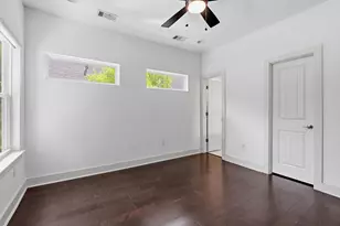 2000 E 18th St, Austin, TX 78702 - Photo 14