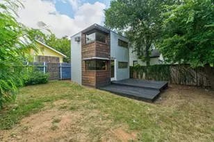 2403 E 11th St, Austin, TX 78702 - Photo 2