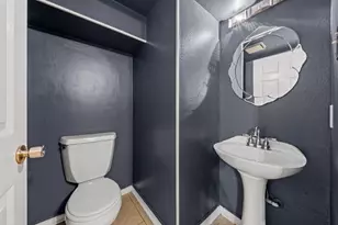 105 Golden Way Way, Universal City, TX 78028 - Photo 16