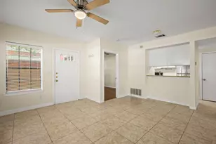 712 W 21st St, Austin, TX 78705 - Photo 2