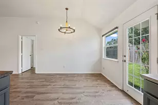 109 Calcite Ln, Jarrell, TX 76537 - Photo 14