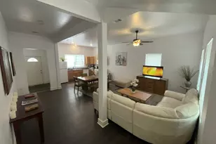 907 E 3rd St, Austin, TX 78702 - Photo 2