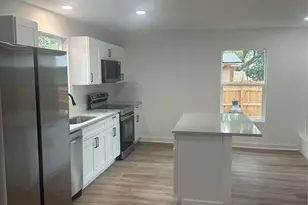 8200 Rockwood Ln, Austin, TX 78757 - Photo 2