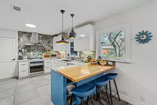 5803 Shoal Creek Blvd, Austin, TX 78757 - Photo 10