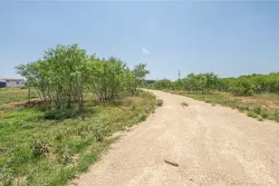 1121 Callihan Rd, Luling, TX 78648 - Photo 6