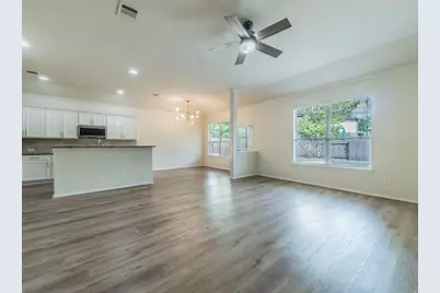 18705 Falcon Pointe Boulevard, Pflugerville, TX 78660 - Photo 2