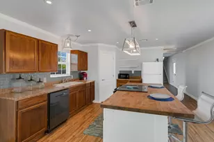 155 Travis Ln, Spicewood, TX 78669 - Photo 4