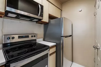 807 W 25th Street #104, Austin, TX 78705 - Photo 12