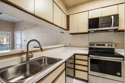 807 W 25th Street #104, Austin, TX 78705 - Photo 10
