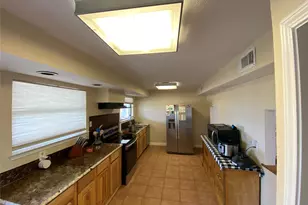 407 Alta Vista Dr, Bastrop, TX 78602 - Photo 4