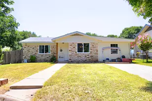 304 Mildred St, Burnet, TX 78611 - Photo 2