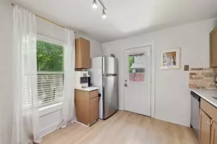 1103 Brass St, Austin, TX 78702 - Photo 10