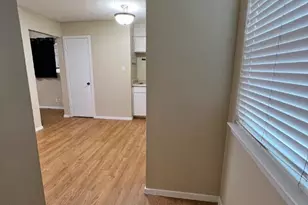 202 E 32nd St, Austin, TX 78705 - Photo 2